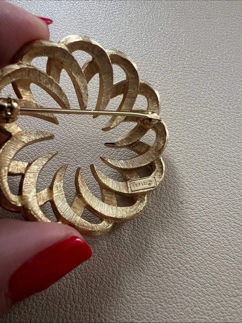 Vintage Crown Trifari Gold Tone Swirl Wreath Brooch Openwork Textured Pin
